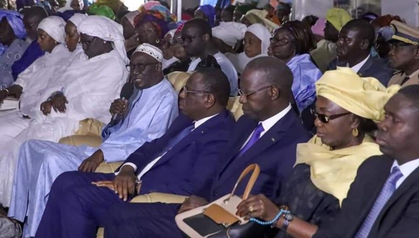 Les condoléances du PR MACKY Sall chez feue Maïmouna Kane Les condoléances du PR MACKY Sall chez feue Maïmouna Kane