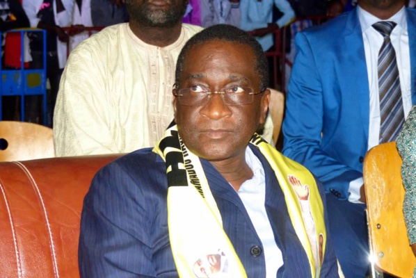 Racine Sy célèbre la victoire du Pr Macky Sall à Podor par un méga-concert de Waly Seck Racine Sy célèbre la victoire du Pr Macky Sall à Podor par un méga-concert de Waly Seck