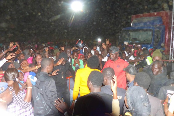 Racine Sy célèbre la victoire du Pr Macky Sall à Podor par un méga-concert de Waly Seck Racine Sy célèbre la victoire du Pr Macky Sall à Podor par un méga-concert de Waly Seck