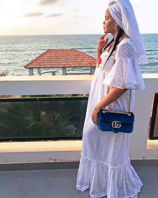 Karina toute resplendissante dans sa... "Ndokette" Karina toute resplendissante dans sa... "Ndokette"