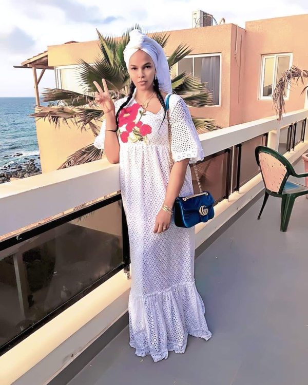 Karina toute resplendissante dans sa... "Ndokette" Karina toute resplendissante dans sa... "Ndokette"