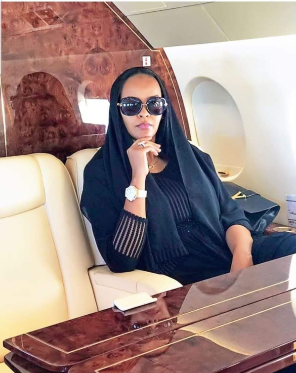 Karina toute resplendissante dans sa... "Ndokette" Karina toute resplendissante dans sa... "Ndokette"