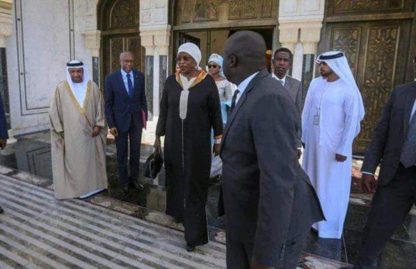 Les images de l'arrivée du couple Présidentiel à Abu Dhabi Les images de l'arrivée du couple Présidentiel à Abu Dhabi