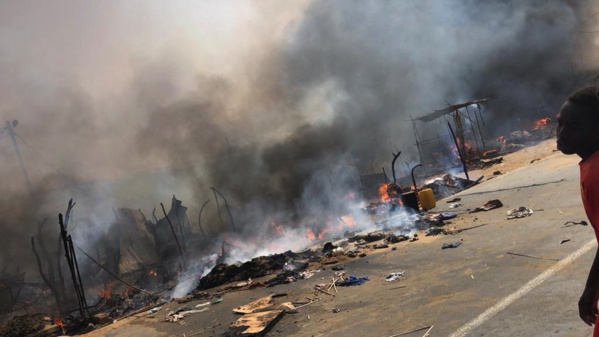 Un incendie ravage le marché de Ross Béthio Un incendie ravage le marché de Ross Béthio