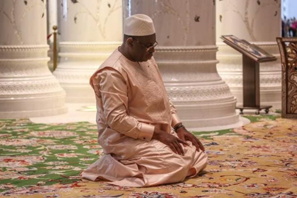 Cette prière du Pr Macky Sall qui affole la toile! (vidéo) Cette prière du Pr Macky Sall qui affole la toile! (vidéo)