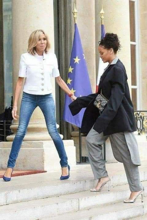Arrêt sur image! Pourquoi Mme Macron écarte toujours les jambes ? Arrêt sur image! Pourquoi Mme Macron écarte toujours les jambes ?