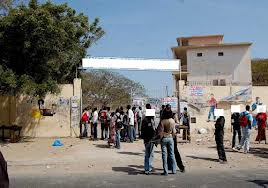 Drogue en milieu scolaire : finalement 03 collégiens déférés Drogue en milieu scolaire : finalement 03 collégiens déférés