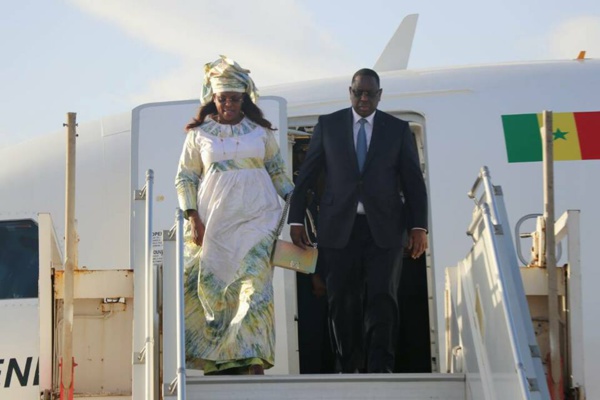 Dernière minute - Le Pr Macky Sall est revenu à Dakar Dernière minute - Le Pr Macky Sall est revenu à Dakar