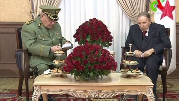 Le président algérien Abdelaziz Bouteflika et le chef de l'armée Ahmed Gaïd Salah, à Alger, le 11 mars 2019. Le président algérien Abdelaziz Bouteflika et le chef de l'armée Ahmed Gaïd Salah, à Alger, le 11 mars 2019.