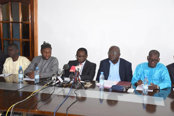 Idy Seck, Sonko et Issa Sall «discutent du pays» chez Me Madické Niang Idy Seck, Sonko et Issa Sall «discutent du pays» chez Me Madické Niang