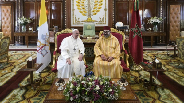 Le Pape François et le roi du Maroc, Mohammed VI, au cours de leur réunion au Palais royal à Rabat, le samedi 30 mars Le Pape François et le roi du Maroc, Mohammed VI, au cours de leur réunion au Palais royal à Rabat, le samedi 30 mars