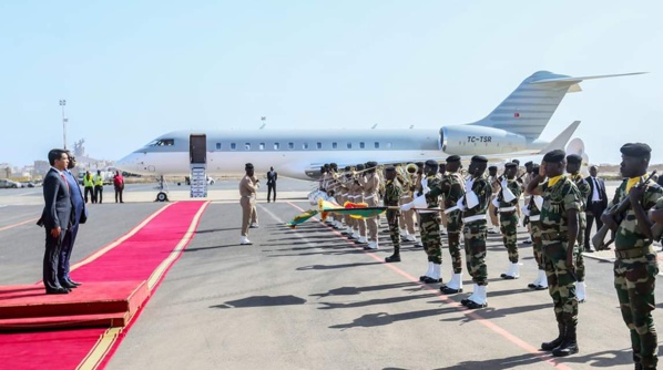 PRESTATION DE SERMENT DE MACKY SALL- Les images de l'arrivée à Dakar du PR Malgache Andry Rajoelina