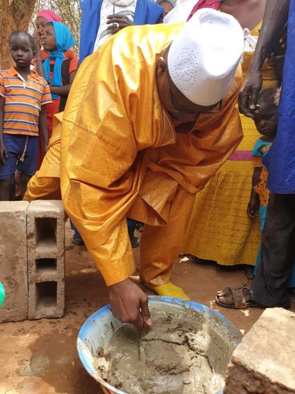 Pose de la première pierre du poste de santé de Belinaybe Pose de la première pierre du poste de santé de Belinaybe
