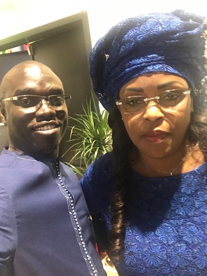 Arrêt sur image! Le selfie de Libass Bass avec le couple Présidentiel Arrêt sur image! Le selfie de Libass Bass avec le couple Présidentiel