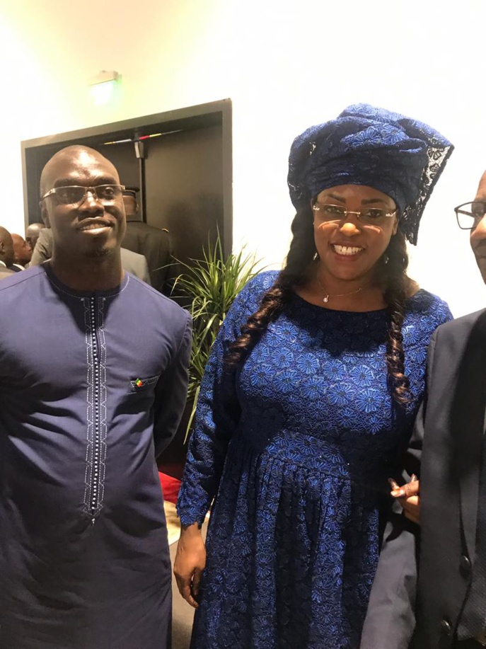 Arrêt sur image! Le selfie de Libass Bass avec le couple Présidentiel Arrêt sur image! Le selfie de Libass Bass avec le couple Présidentiel