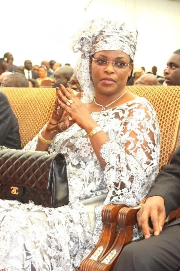 Mme la Première Dame en 2012 lors de la prestation de serment de M. Sall