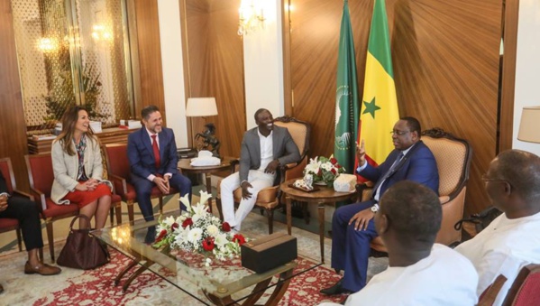 Le Pr Macky Sall accorde une audience au rappeur Sénégalais AKON Le Pr Macky Sall accorde une audience au rappeur Sénégalais AKON