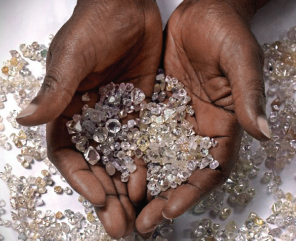 FRANCE : UN DIAMANTAIRE SÉNÉGALAIS ESCROQUÉ DE 230 MILLIONS FRANCE : UN DIAMANTAIRE SÉNÉGALAIS ESCROQUÉ DE 230 MILLIONS