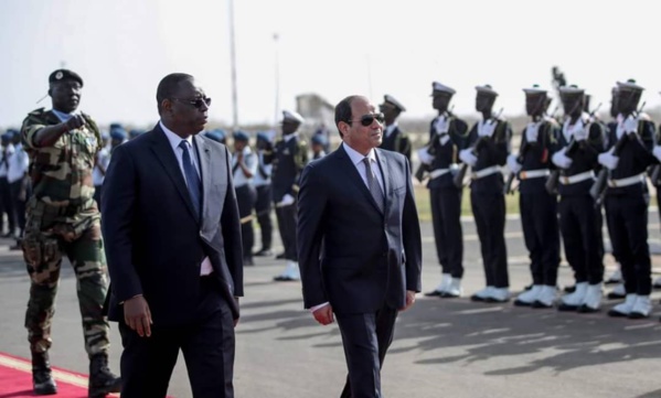 Les images de l'arrivée du PR Égyptien à Dakar Les images de l'arrivée du PR Égyptien à Dakar