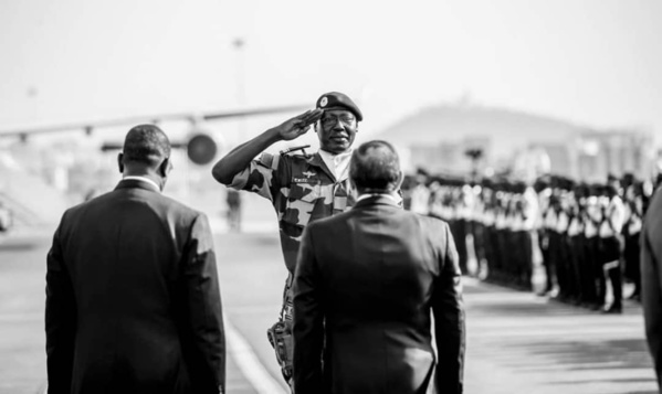 Les images de l'arrivée du PR Égyptien à Dakar Les images de l'arrivée du PR Égyptien à Dakar