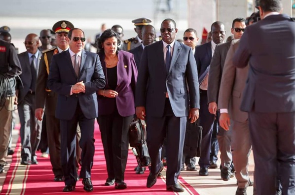 Les images de l'arrivée du PR Égyptien à Dakar Les images de l'arrivée du PR Égyptien à Dakar