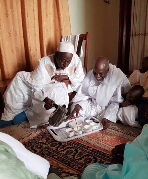 Cette belle image entre Serigne Cheikh Saliou et Serigne Moustapha !