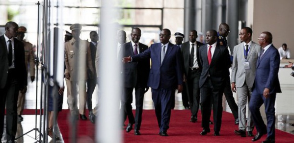 Suppression du poste de Pm : Macky Sall rencontre ses alliés et ses députés Suppression du poste de Pm : Macky Sall rencontre ses alliés et ses députés