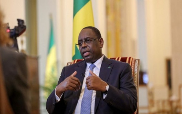 Quand Macky Sall réarme moralement ses troupes, vilipende les «porteurs de presse» et invite à la prospective Quand Macky Sall réarme moralement ses troupes, vilipende les «porteurs de presse» et invite à la prospective