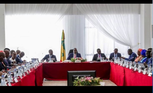 Communiqué du Conseil des ministres du 17 avril 2019 Communiqué du Conseil des ministres du 17 avril 2019