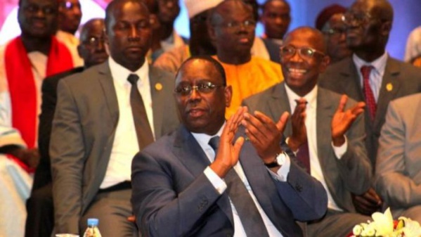 Macky Sall offre un million à chaque député