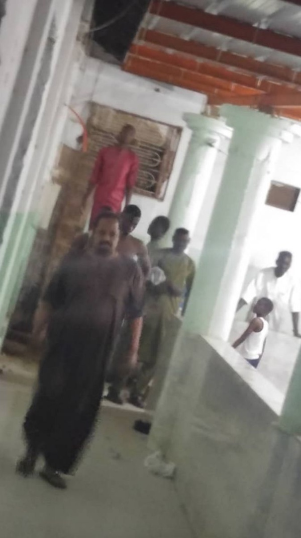 Kaolack : Ahmed Khalifa Niass démonte, en pleine nuit, le domicile de Sidy Lamine Kaolack : Ahmed Khalifa Niass démonte, en pleine nuit, le domicile de Sidy Lamine