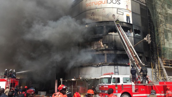 Incendie en centre-ville : Le "metropolitan centre commercial " part en fumée Incendie en centre-ville : Le "metropolitan centre commercial " part en fumée