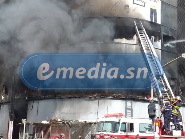 L’IMMEUBLE SCRUPULDOS EN RUINES : PLUS DE 100 MILLIONS EN MARCHANDISES BRÛLÉS L’IMMEUBLE SCRUPULDOS EN RUINES : PLUS DE 100 MILLIONS EN MARCHANDISES BRÛLÉS