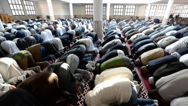 Grande Mosquée de Dakar : Un forcené tente de poignarder l’Imam Pape Malick Diagne