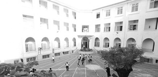 Interdiction du port du voile: L'école Jeanne d'Arc « viole » la loi sénégalaise (juriste) Interdiction du port du voile: L'école Jeanne d'Arc « viole » la loi sénégalaise (juriste)