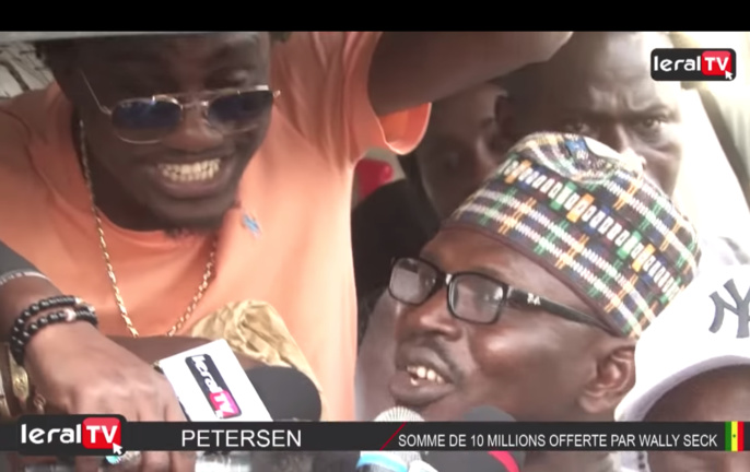 Vidéo: La grosse bousculade sur les 10 millions offerts par Wally à Petersen Vidéo: La grosse bousculade sur les 10 millions offerts par Wally à Petersen