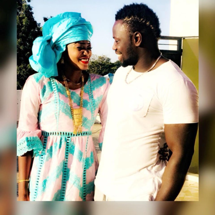 Le lutteur Boy Niang et son épouse: Le couple prend du bon temps