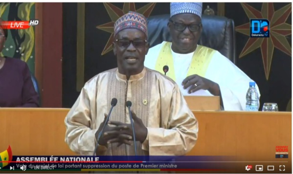 La grosse bourde du député Momath Sow : « Je suis un député de Macky Sall, je ne me tarde même pas à lire les projets de loi, je les vote les yeux fermés! » La grosse bourde du député Momath Sow : « Je suis un député de Macky Sall, je ne me tarde même pas à lire les projets de loi, je les vote les yeux fermés! »