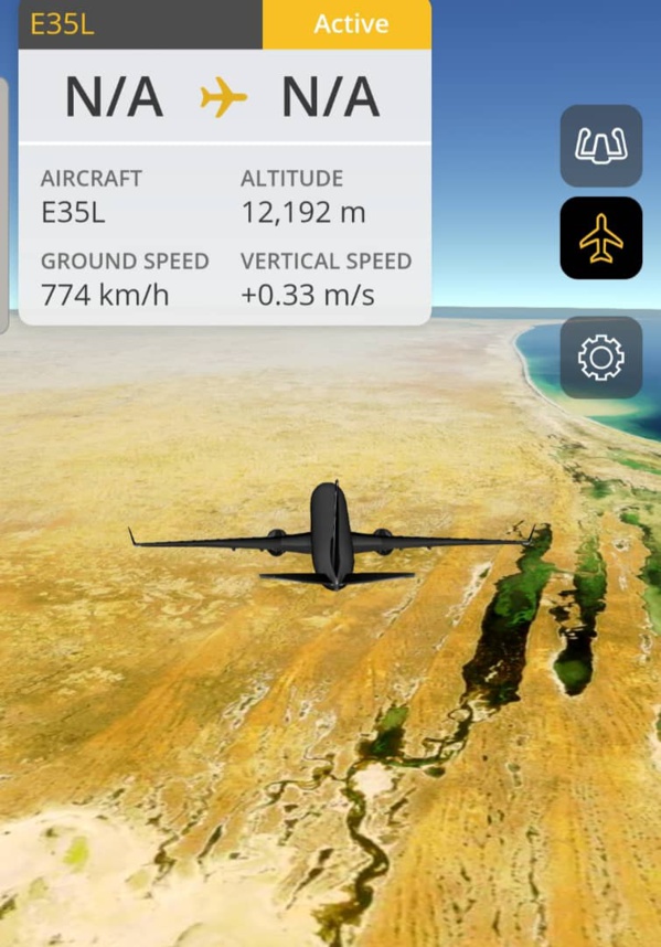 Le vol spécial qui transporte la dépouille du Cheikh vient de pénétrer le ciel Sénégalais. Le vol spécial qui transporte la dépouille du Cheikh vient de pénétrer le ciel Sénégalais.