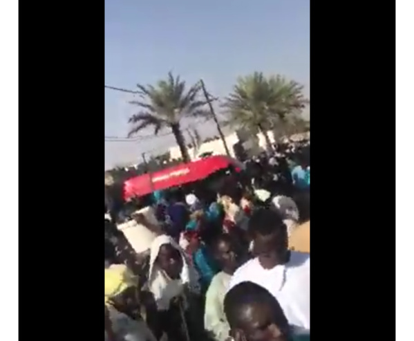 CHEIKH BÉTHIO À TOUBA- L'ambulance transportant la dépouille mortelle est dans la cité... Le Cheikh a effectué sa dernière visite chez Serigne Saliou CHEIKH BÉTHIO À TOUBA- L'ambulance transportant la dépouille mortelle est dans la cité... Le Cheikh a effectué sa dernière visite chez Serigne Saliou