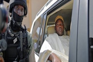 Gambie: 8 militaires condamnés pour complot contre le président Barrow