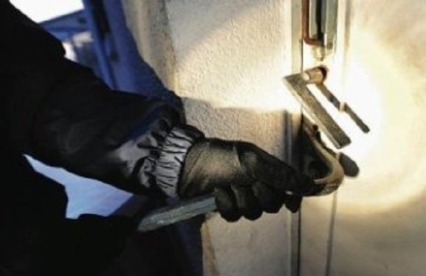 Touba- 8 personnes armées jusqu'aux dents cambriolent deux boutiques   Touba- 8 personnes armées jusqu'aux dents cambriolent deux boutiques