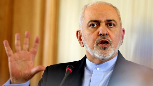 Le ministre iranien des Affaires étrangères, Mohammad Javad Zarif lors d'une conférence de presse sur la décision des États-Unis de déployer des troupes supplémentaires au Moyen-Orient, à Téhéran le 13 février 2019.
