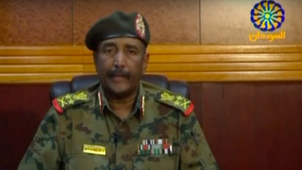 Le général Abdel Fattah al-Burhane fait une déclaration à la télévision officielle, mardi 4 juin 2019