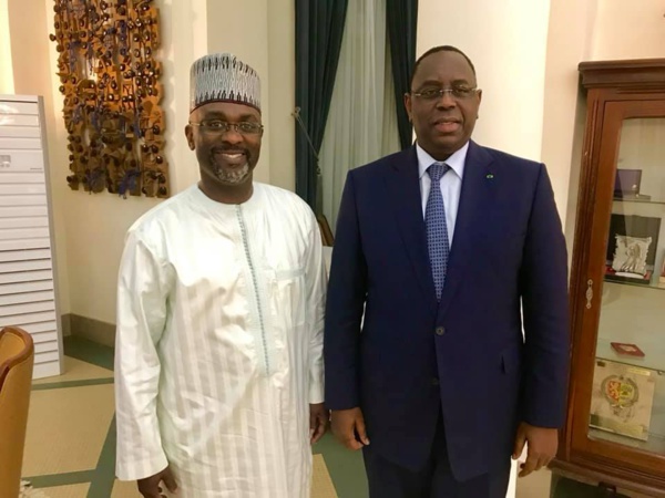 Le Pr Macky Sall et le DG des Impôts et Domaines Cheikh Ba se sont rencontrés...Ce que l'on sait de leurs échanges... Le Pr Macky Sall et le DG des Impôts et Domaines Cheikh Ba se sont rencontrés...Ce que l'on sait de leurs échanges...