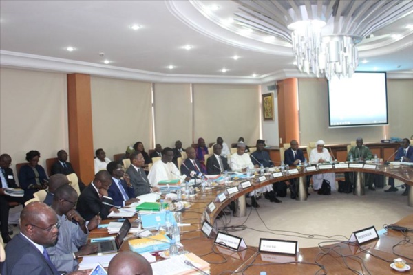 DERNIÈRE MINUTE- Le Pr Macky  Sall  convoque  tous ses ministres ce jeudi pour...