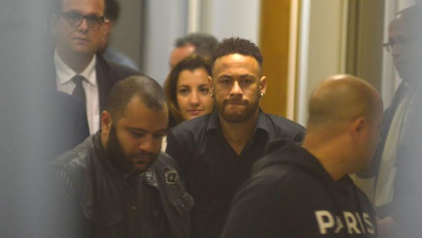 Neymar accusé de... viol risque 5 ans de ...prison