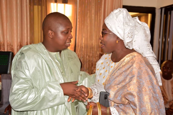 Le touchant témoignage du "Roi du Mbalax" envers notre confrère Pèdre Ndiaye Le touchant témoignage du "Roi du Mbalax" envers notre confrère Pèdre Ndiaye