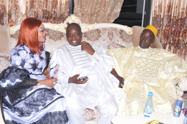 Le touchant témoignage du "Roi du Mbalax" envers notre confrère Pèdre Ndiaye Le touchant témoignage du "Roi du Mbalax" envers notre confrère Pèdre Ndiaye