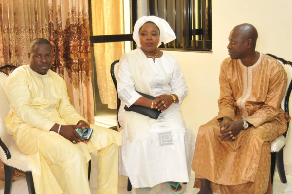 Le touchant témoignage du "Roi du Mbalax" envers notre confrère Pèdre Ndiaye Le touchant témoignage du "Roi du Mbalax" envers notre confrère Pèdre Ndiaye